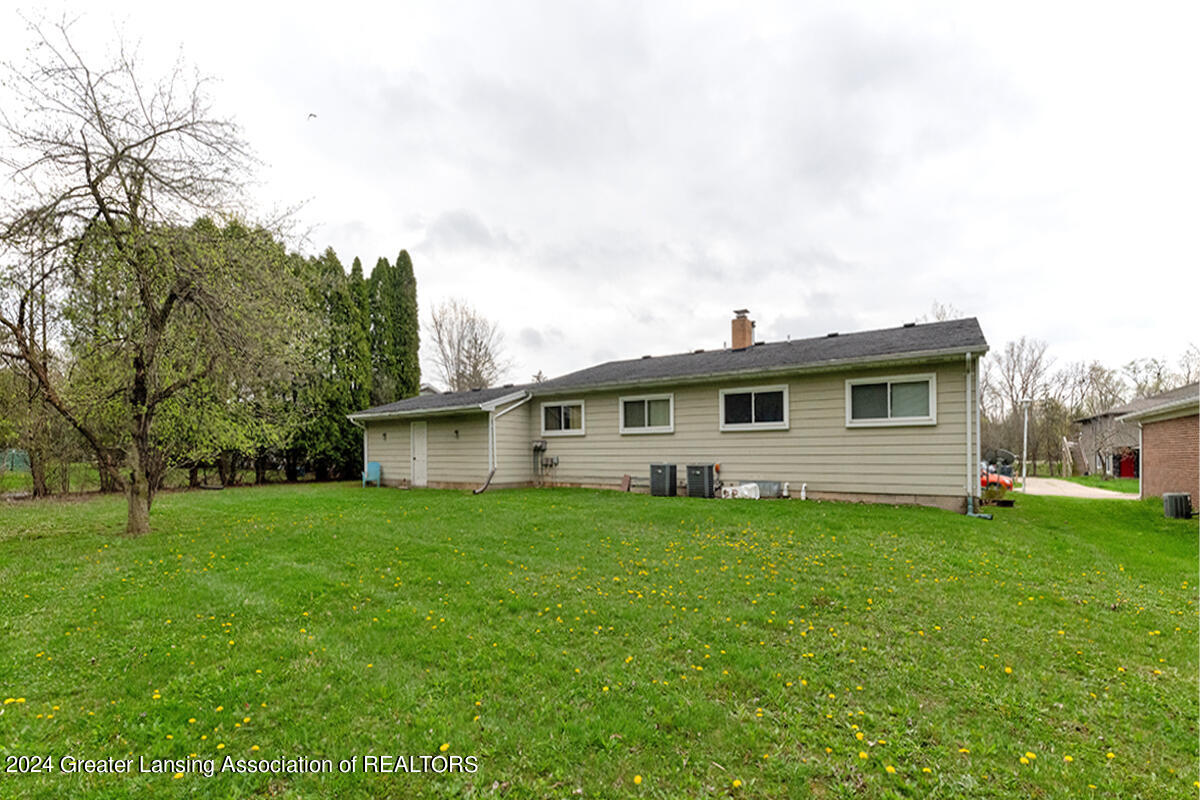 1637/1639 Cambria Drive