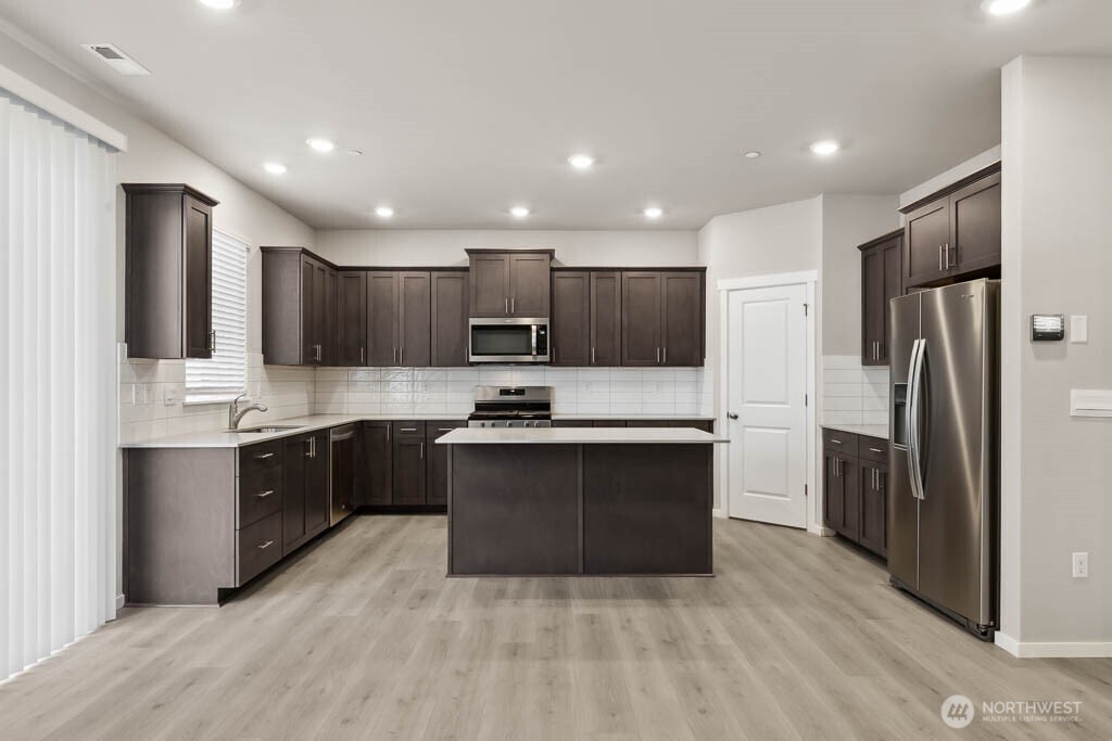 4006 23rd Avenue NE Unit: 33