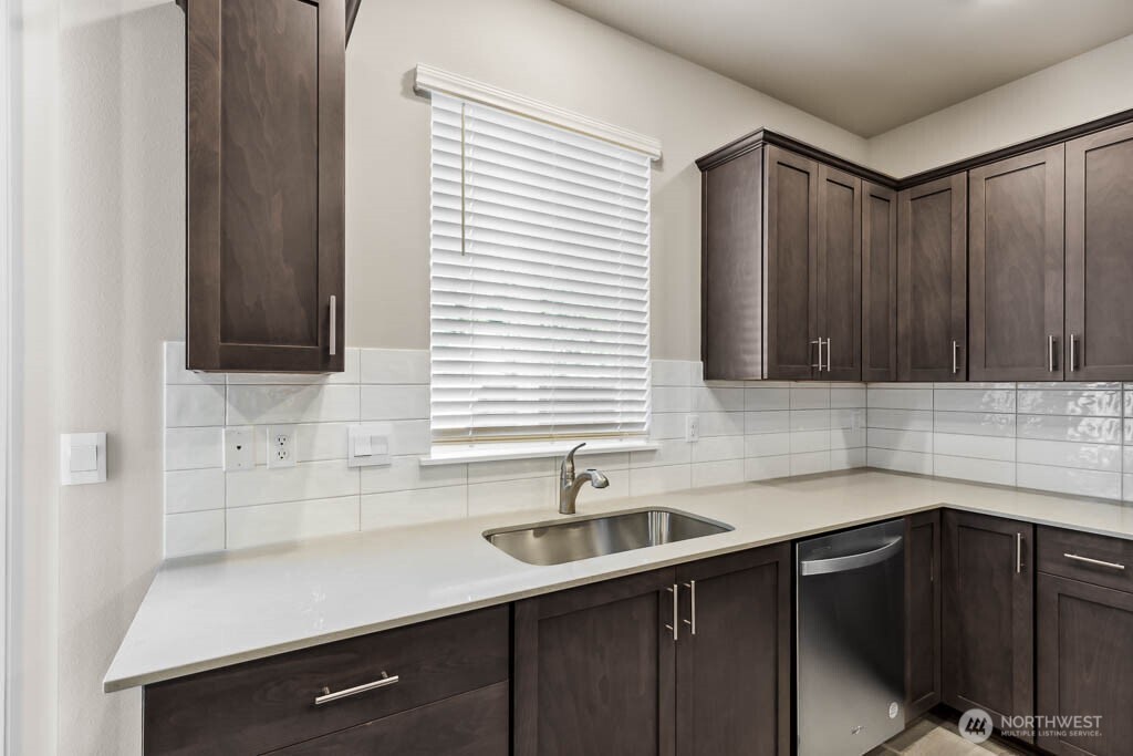4006 23rd Avenue NE Unit: 33