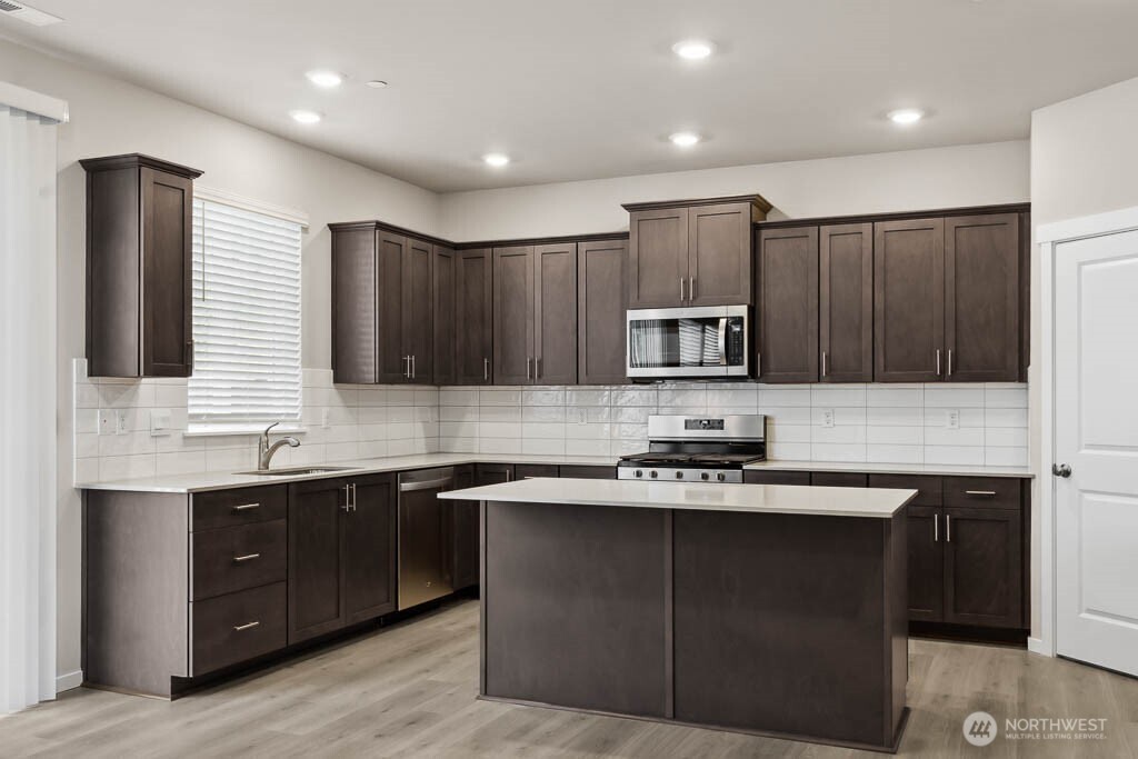 4006 23rd Avenue NE Unit: 33
