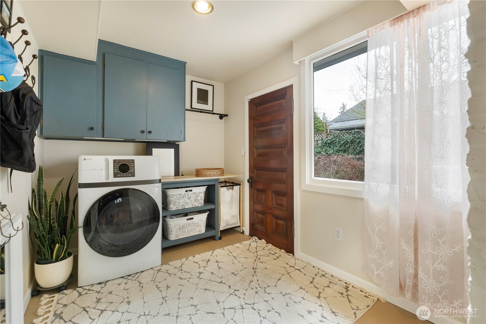 3109 Tahoma Place W