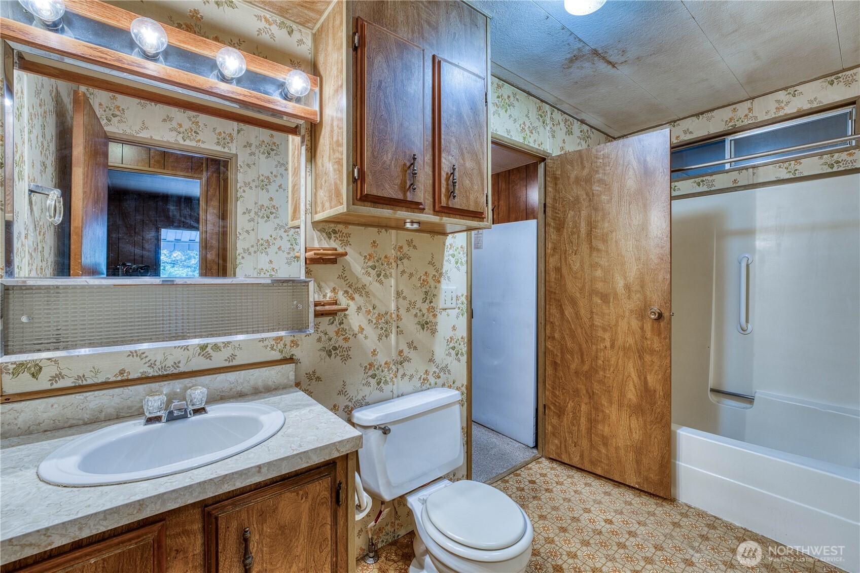 270 NE Saber Drive