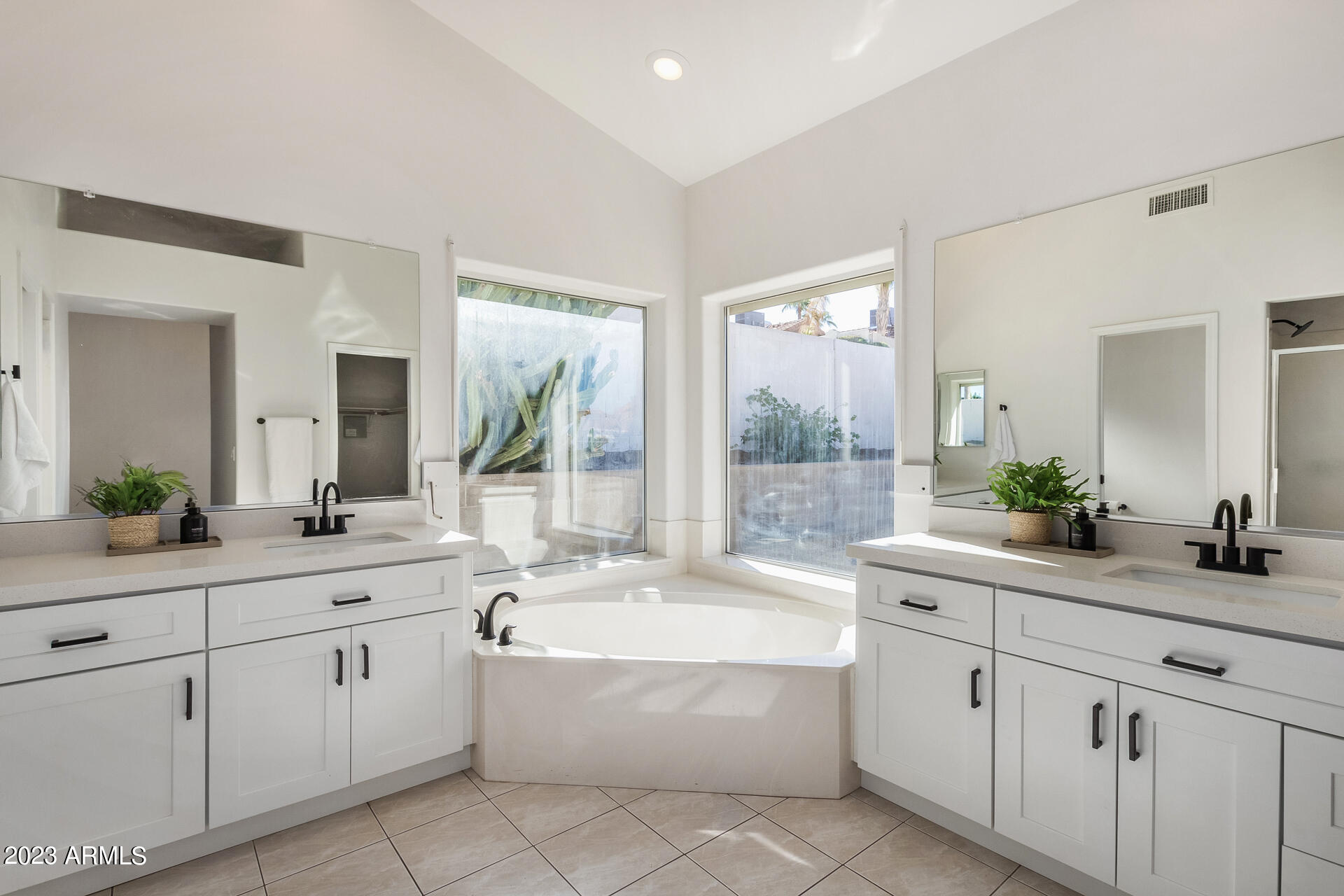 1037 E LE MARCHE Avenue
