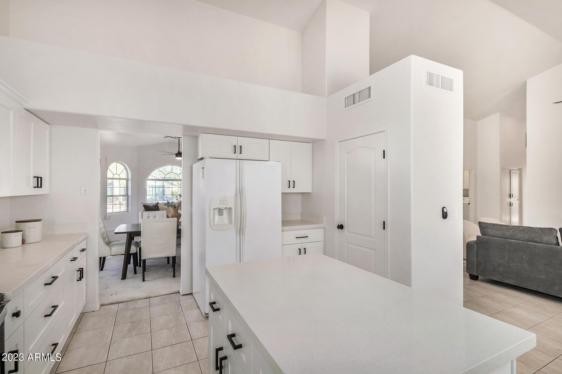 1037 E LE MARCHE Avenue
