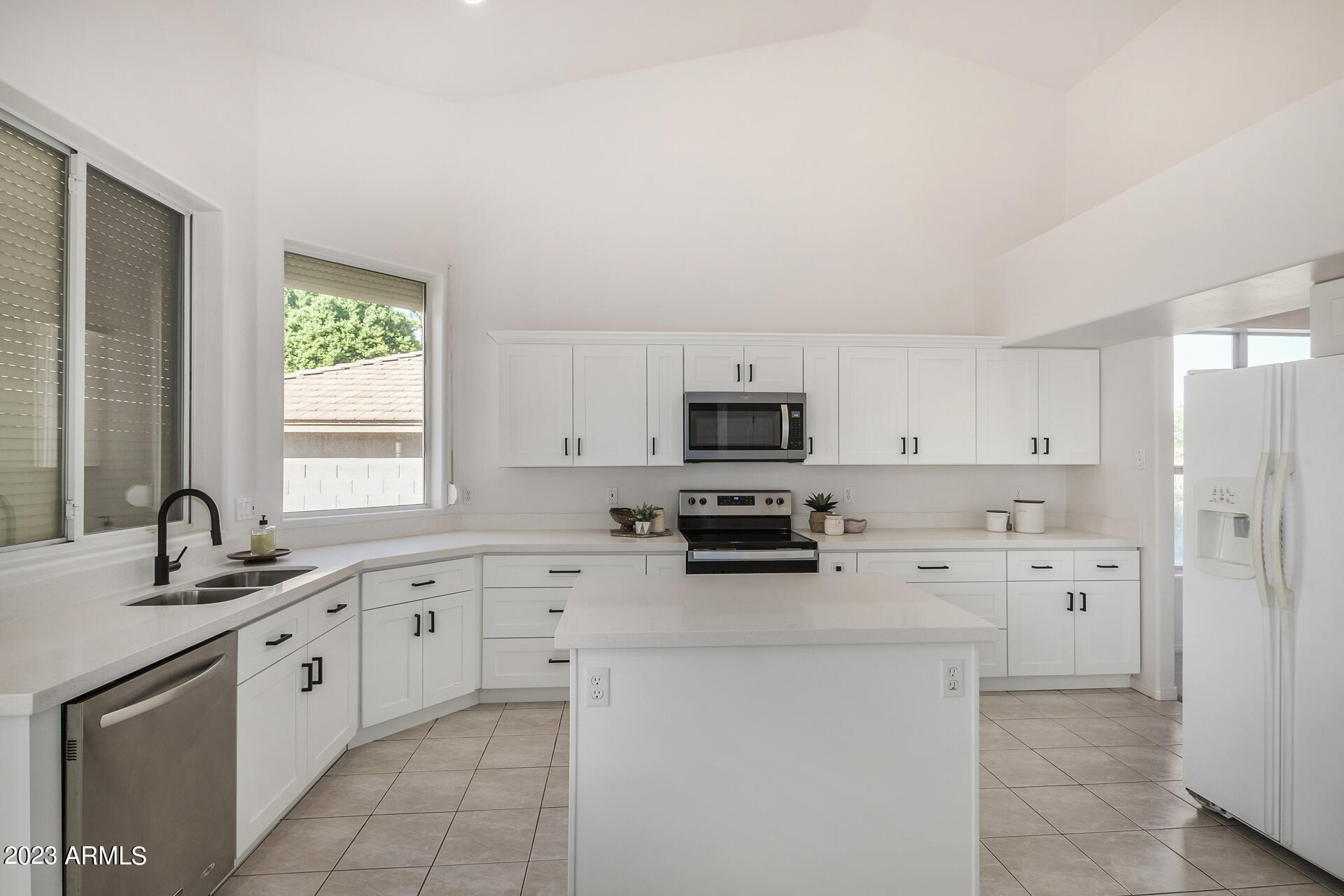 1037 E LE MARCHE Avenue