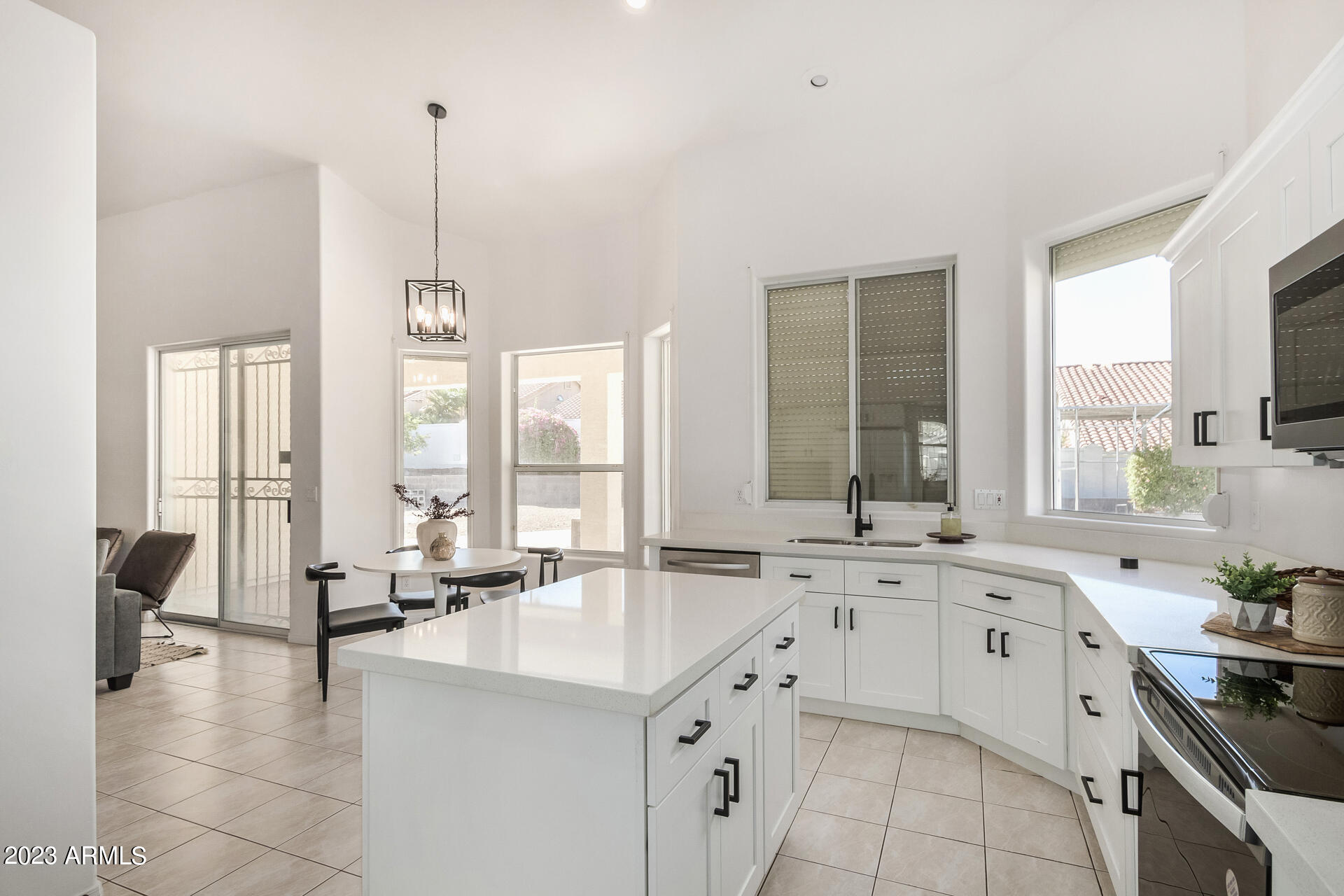 1037 E LE MARCHE Avenue