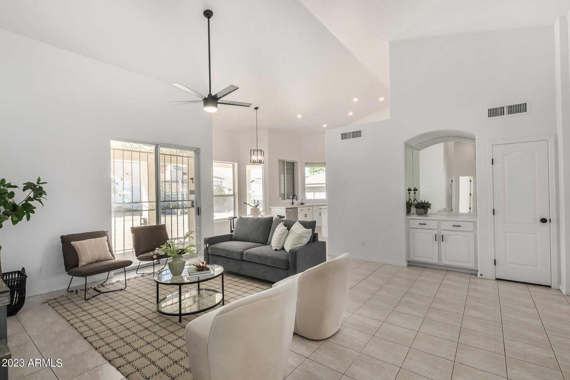 1037 E LE MARCHE Avenue