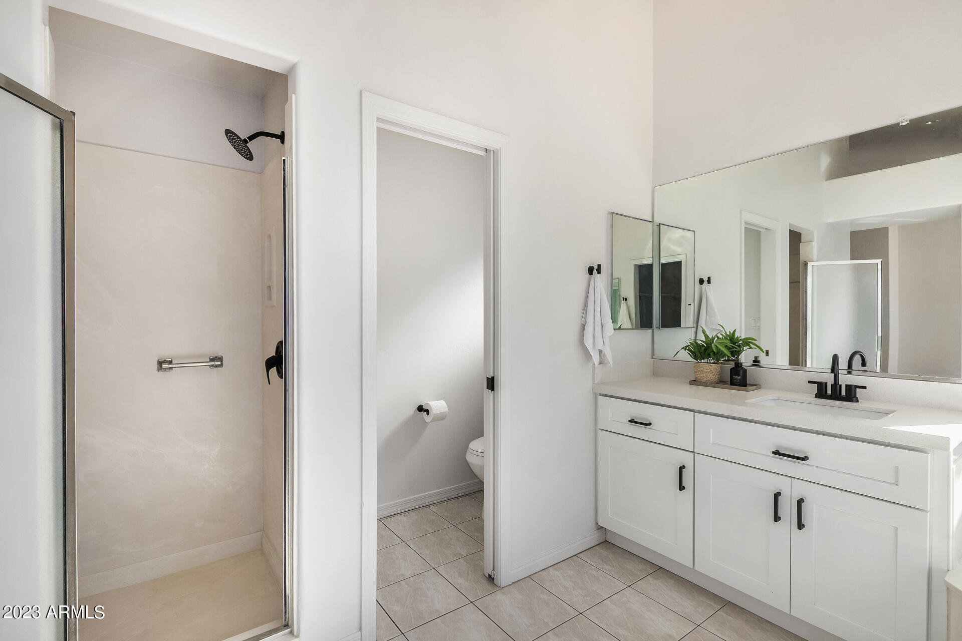 1037 E LE MARCHE Avenue