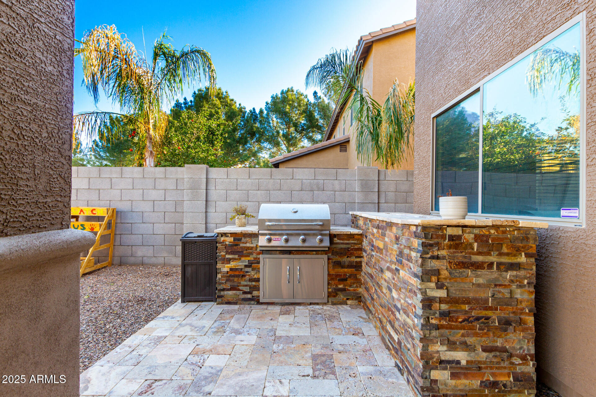 472 W DRAGON TREE Avenue