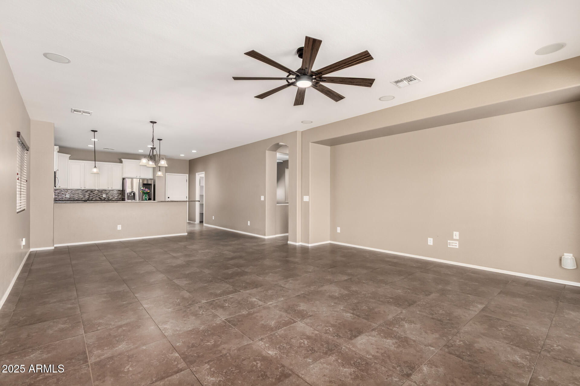 472 W DRAGON TREE Avenue