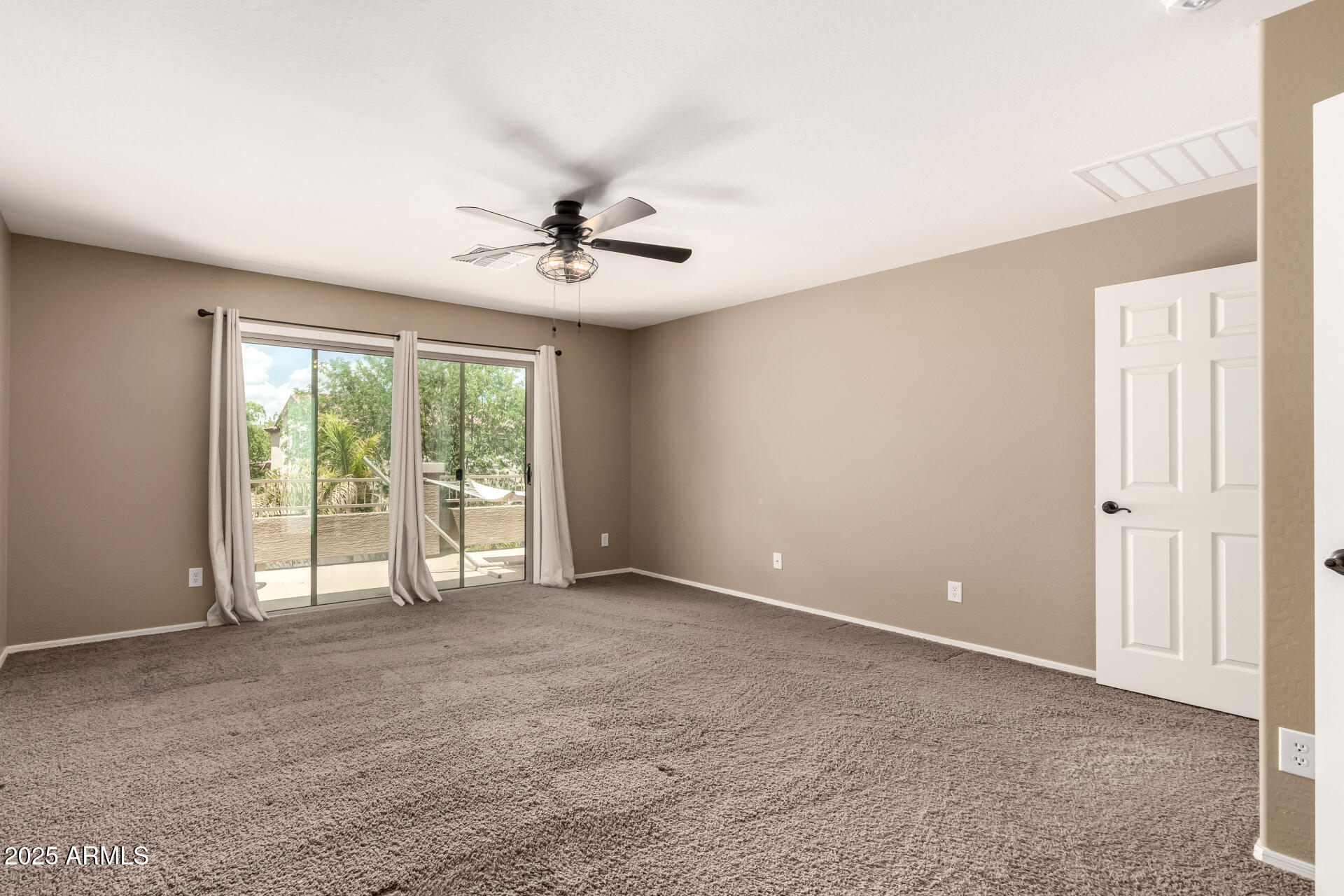 472 W DRAGON TREE Avenue