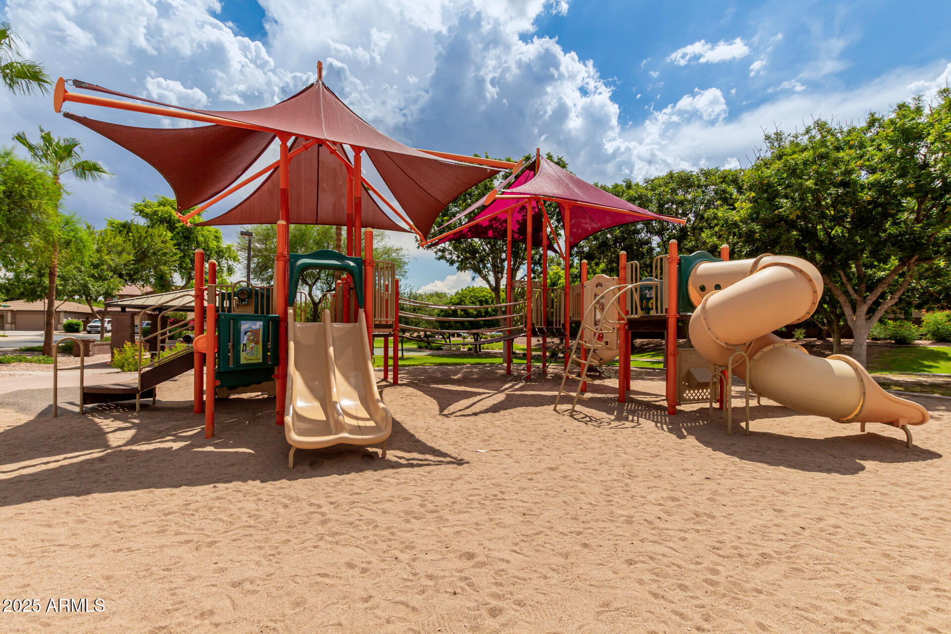 472 W DRAGON TREE Avenue