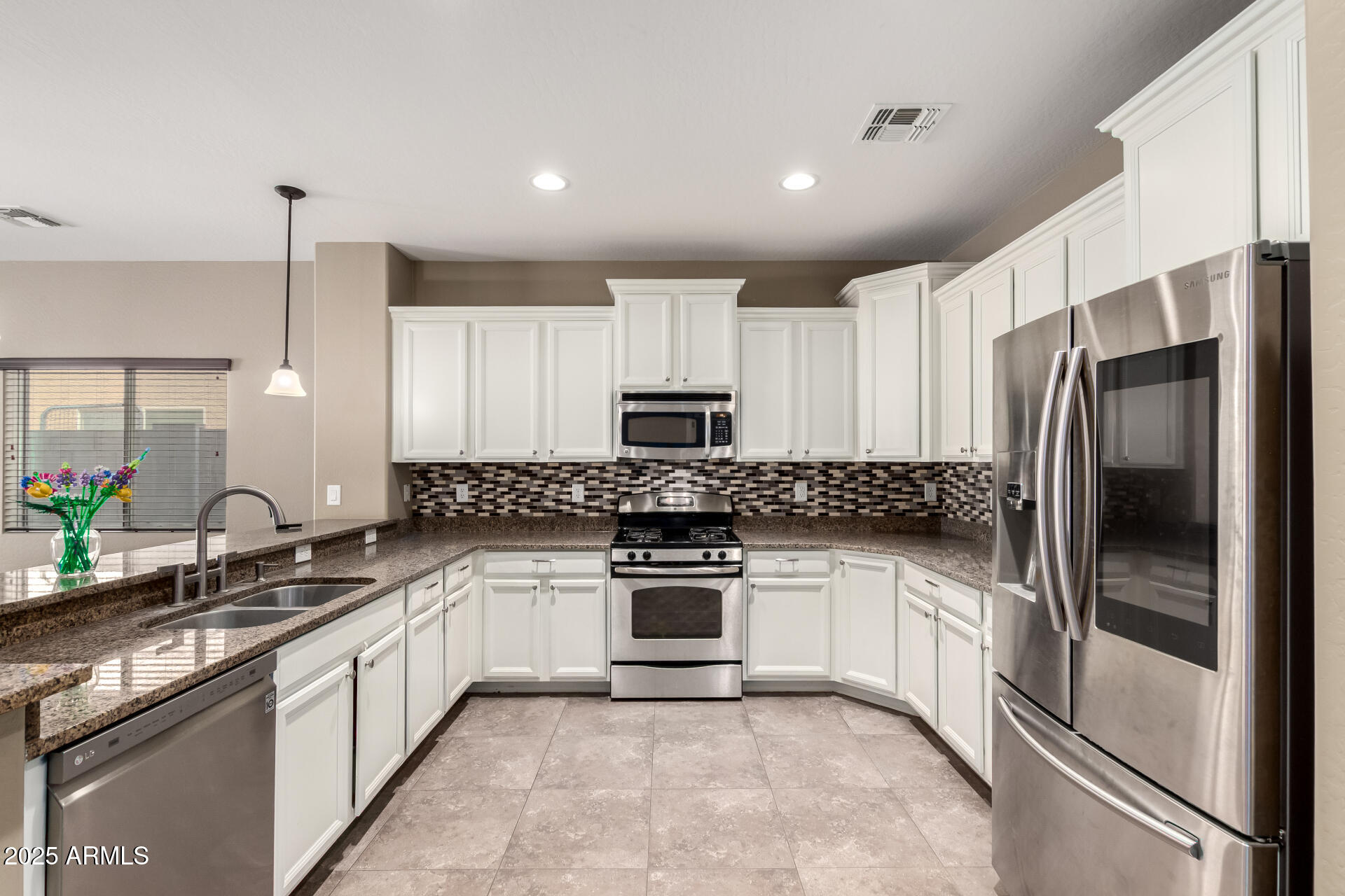 472 W DRAGON TREE Avenue