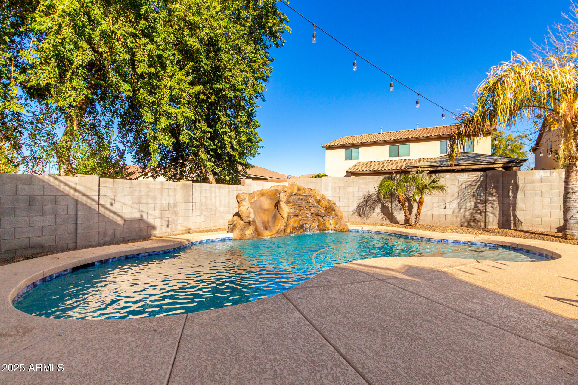 472 W DRAGON TREE Avenue