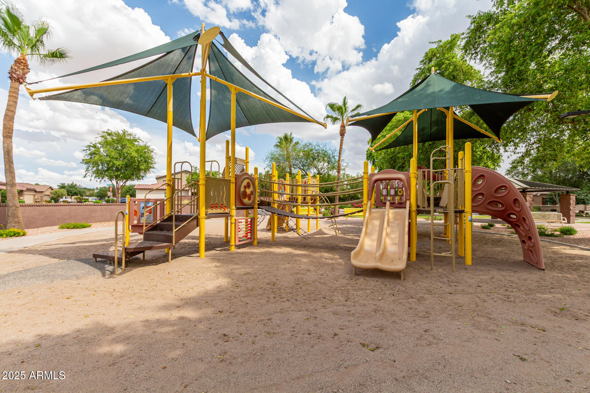 472 W DRAGON TREE Avenue