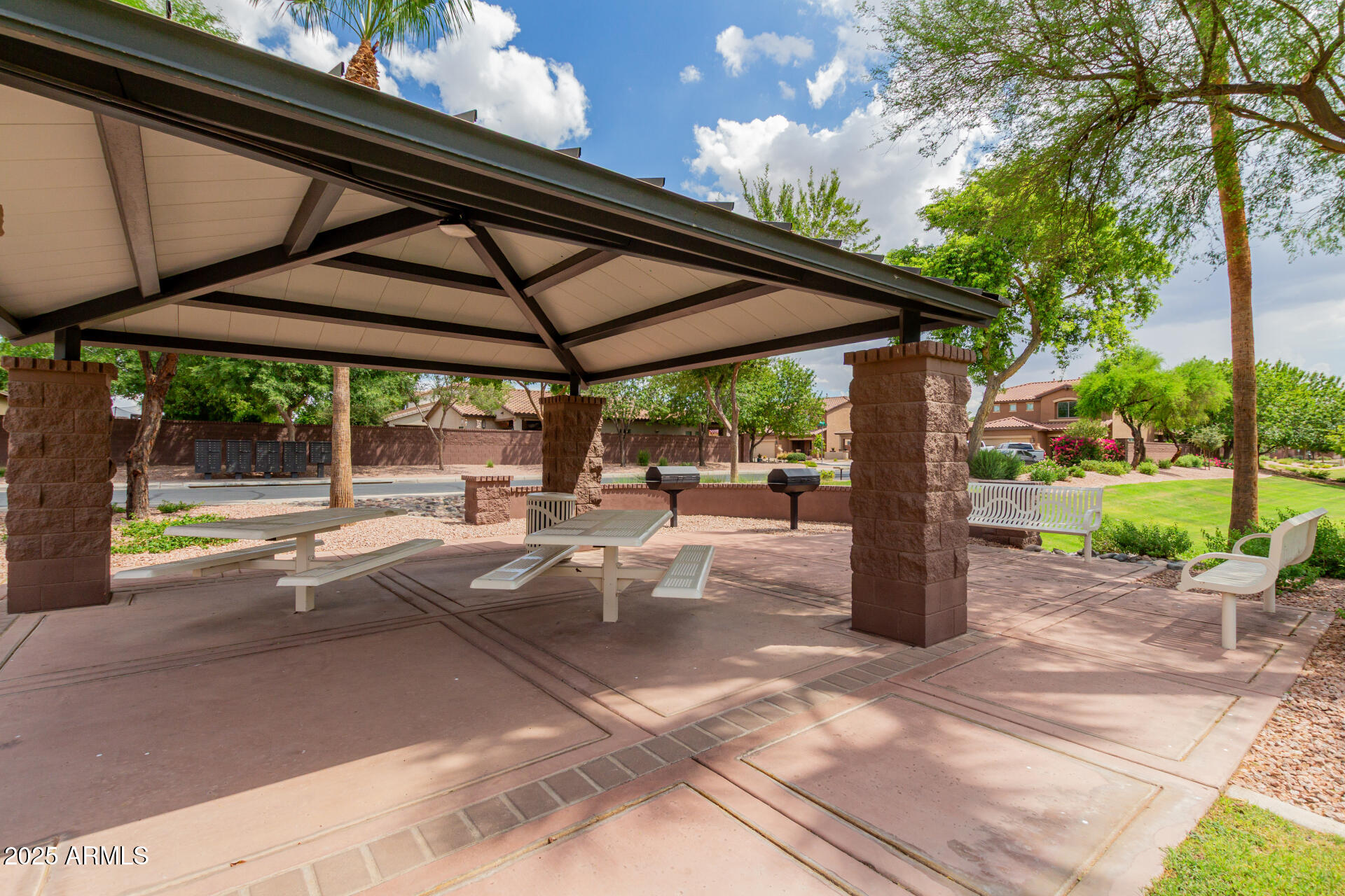 472 W DRAGON TREE Avenue