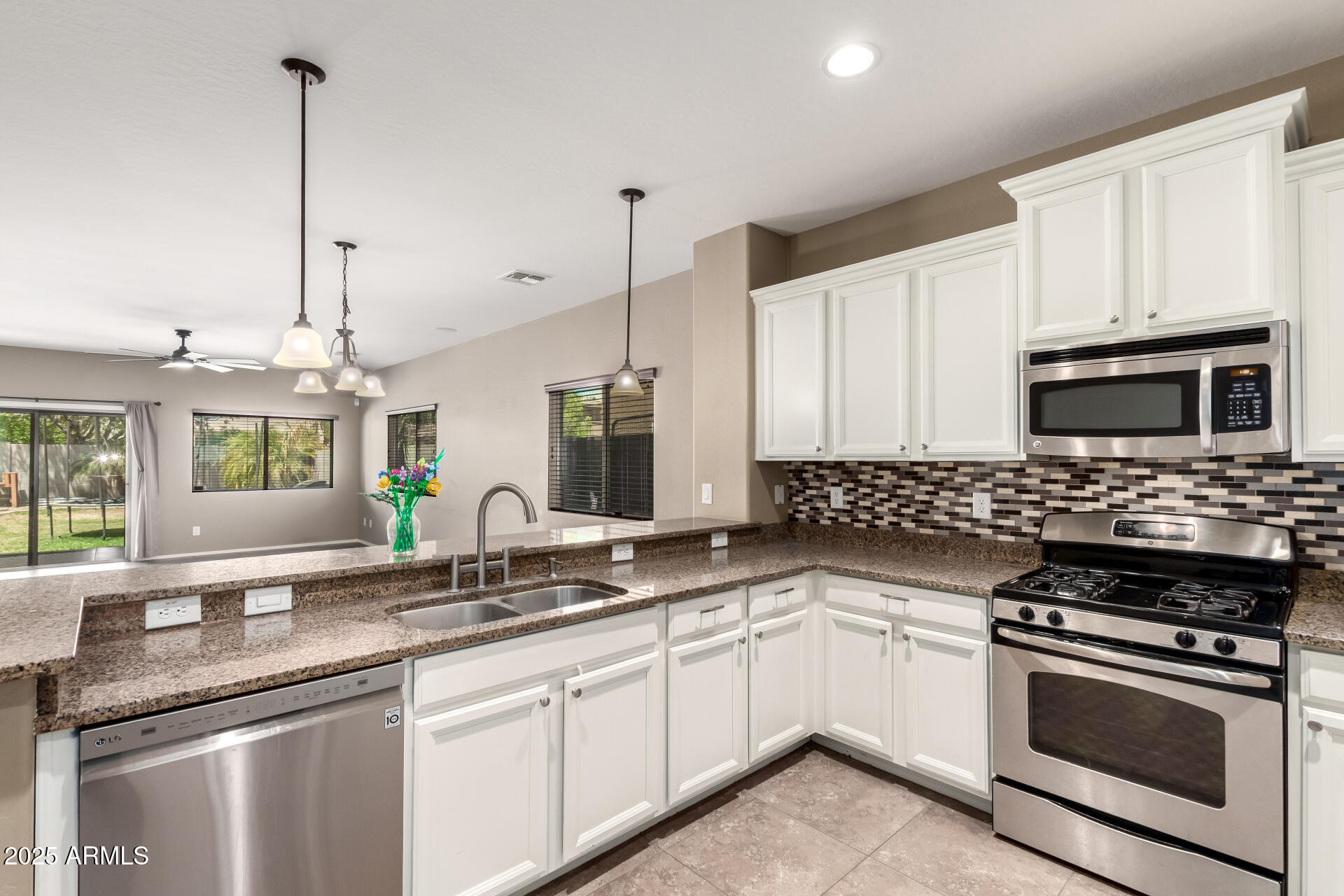 472 W DRAGON TREE Avenue