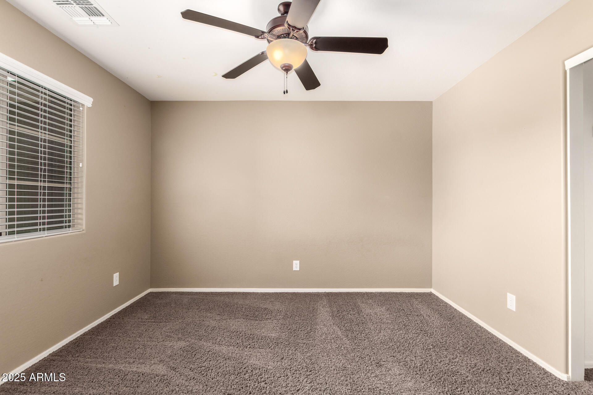 472 W DRAGON TREE Avenue