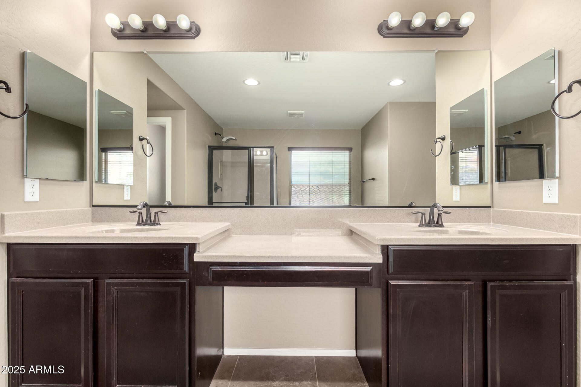 472 W DRAGON TREE Avenue