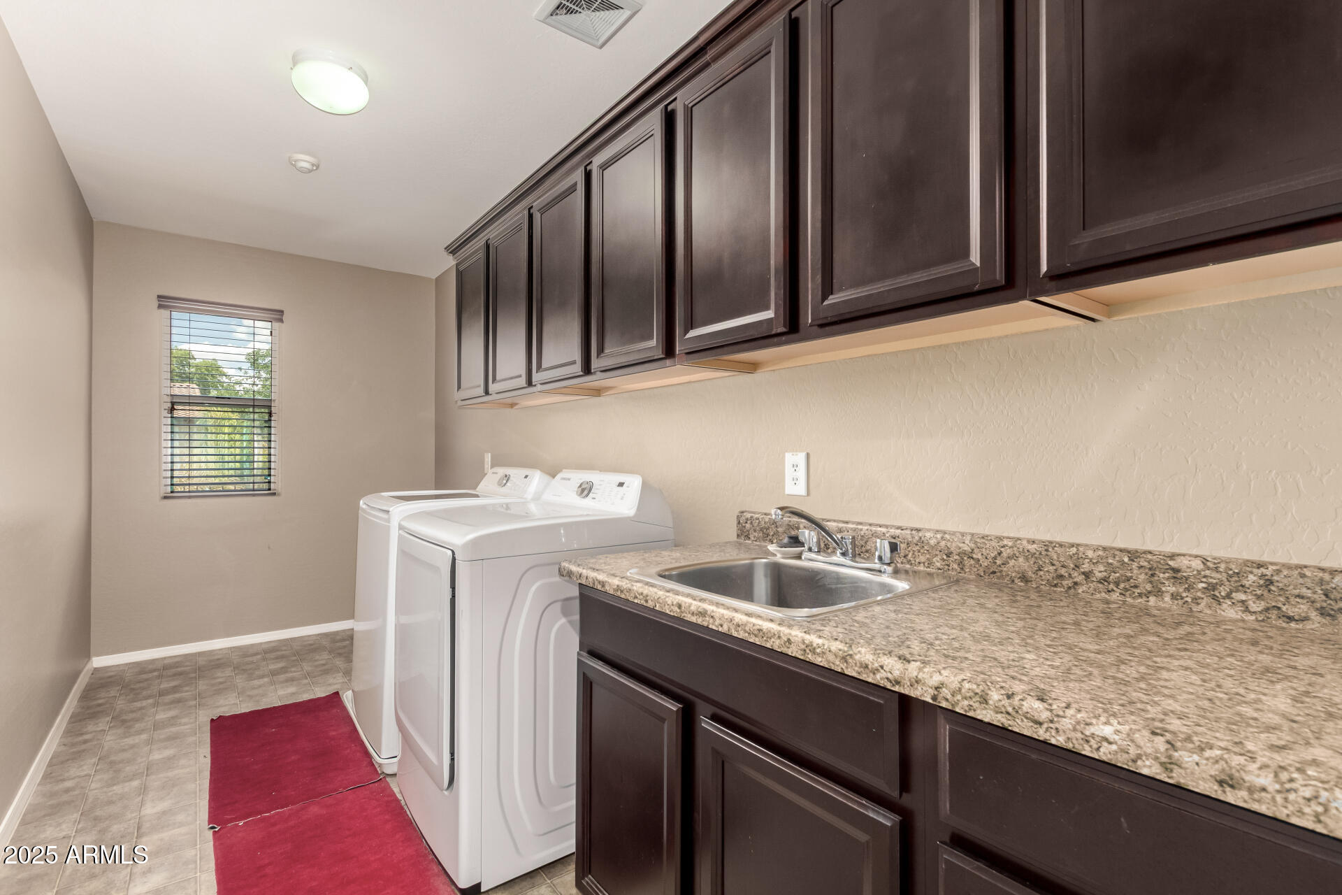 472 W DRAGON TREE Avenue