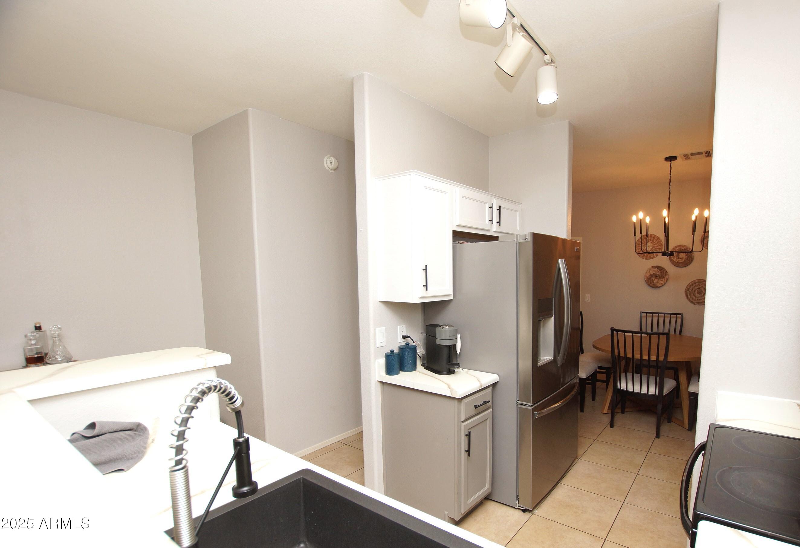 2150 W ALAMEDA Road, 1037
