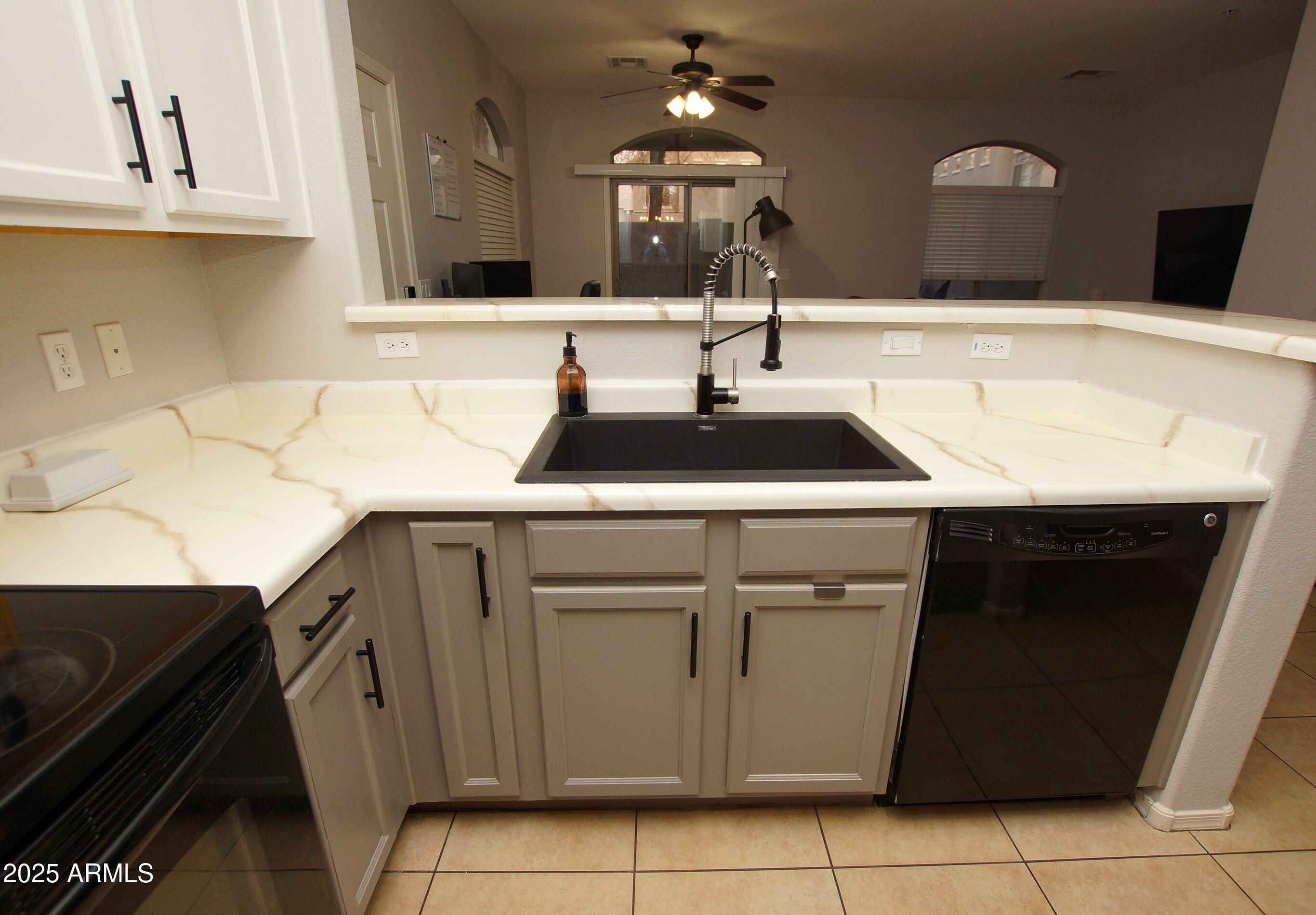 2150 W ALAMEDA Road, 1037