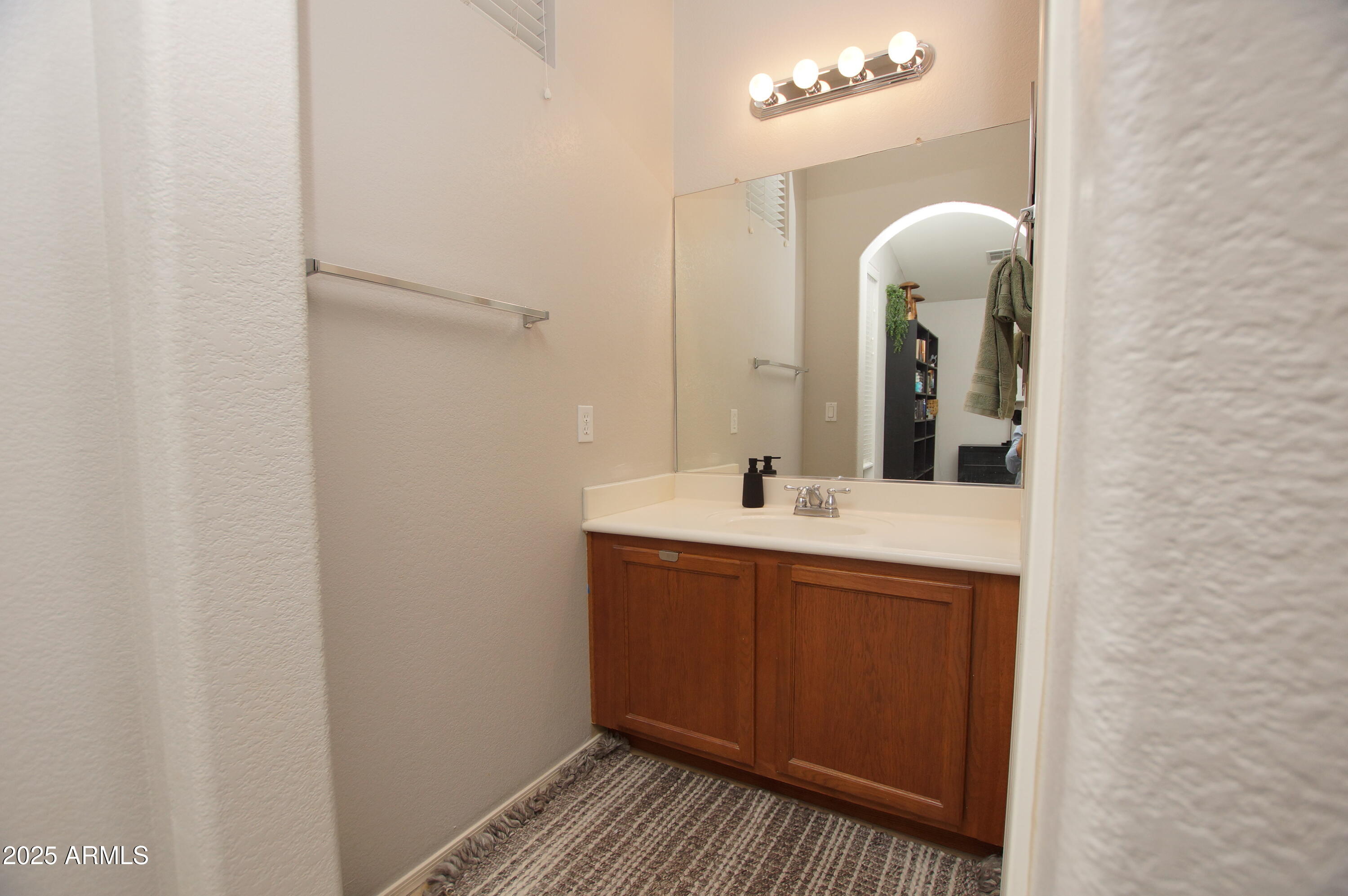 2150 W ALAMEDA Road, 1037