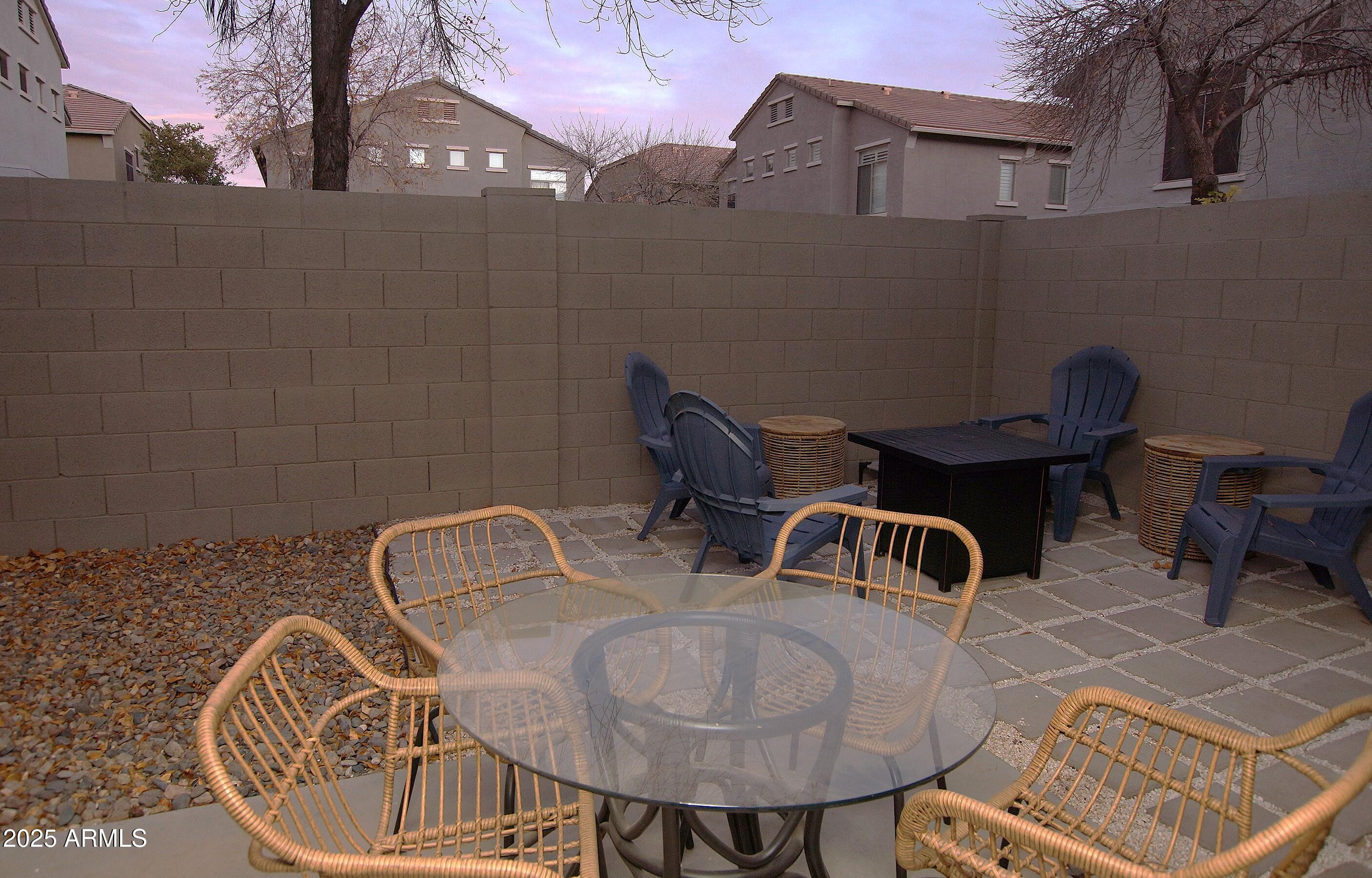 2150 W ALAMEDA Road, 1037