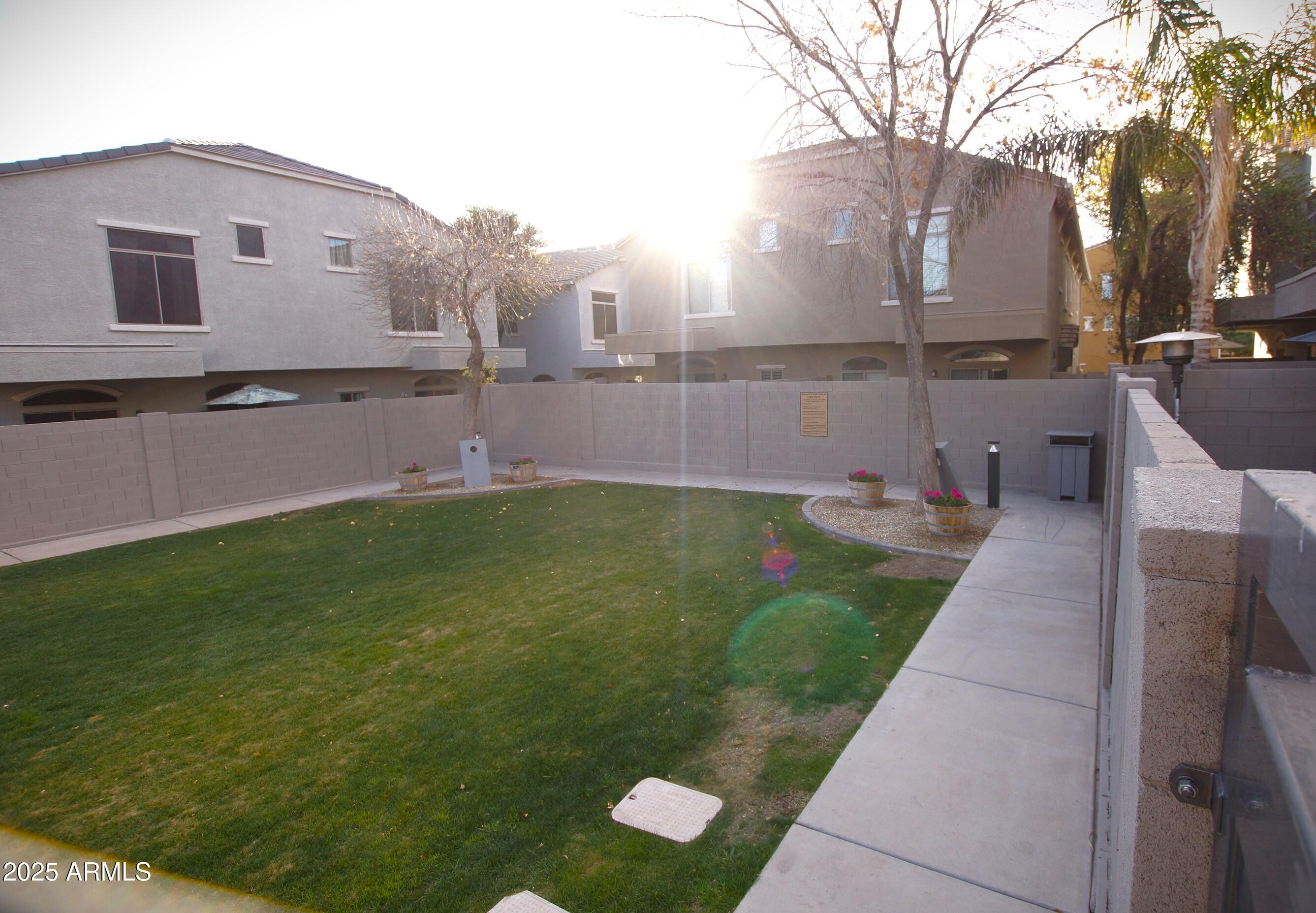 2150 W ALAMEDA Road, 1037