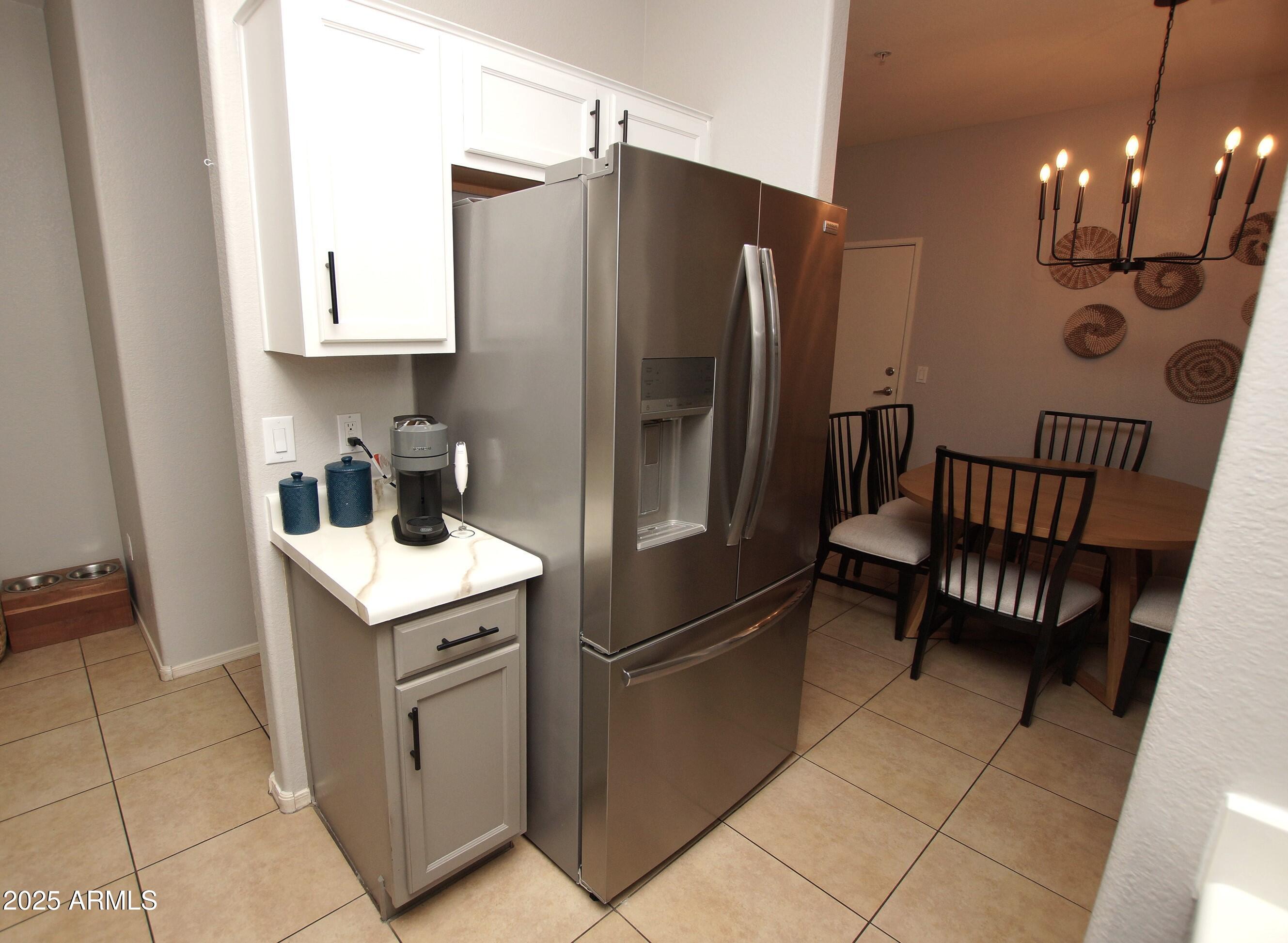 2150 W ALAMEDA Road, 1037
