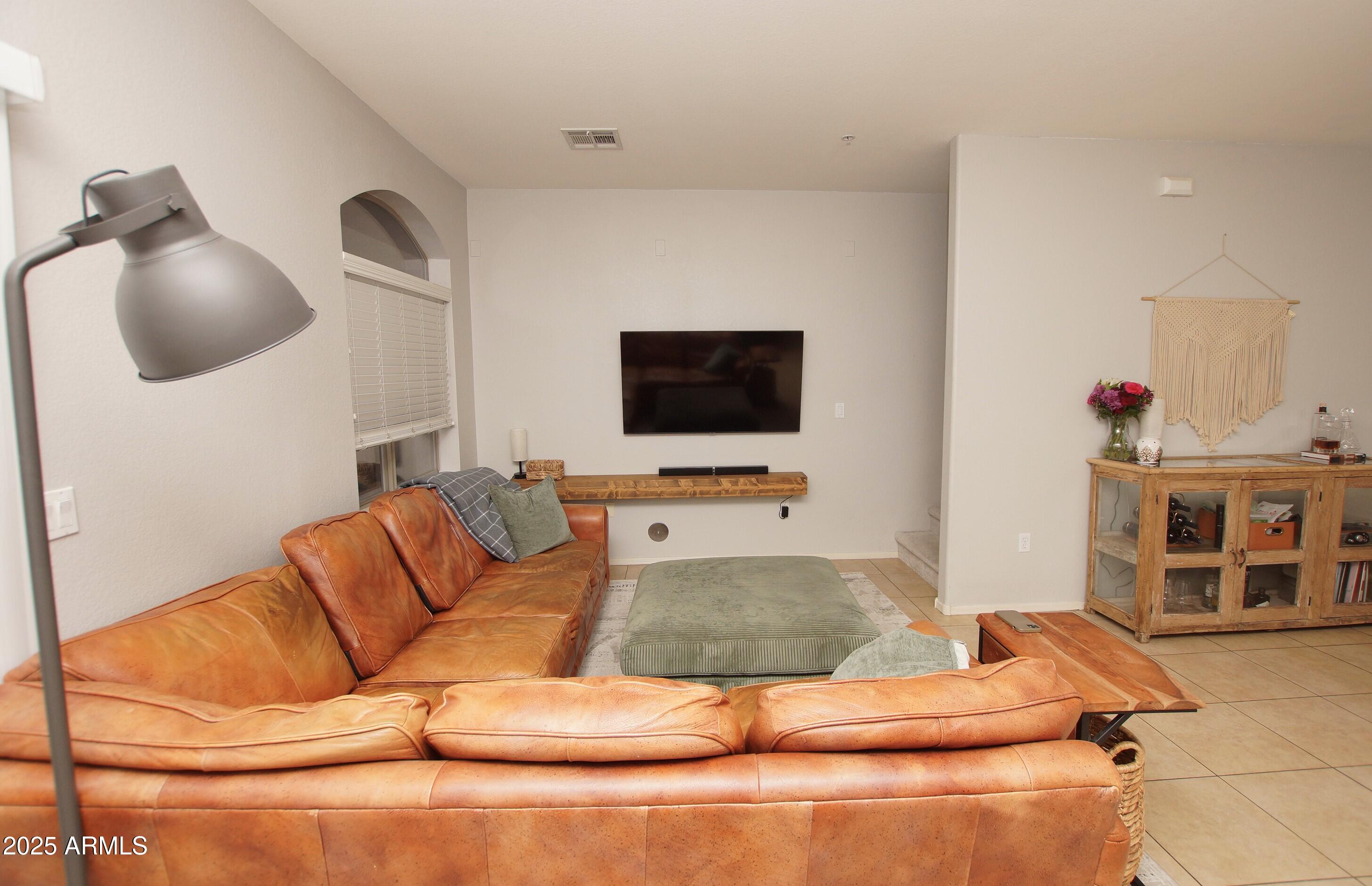 2150 W ALAMEDA Road, 1037