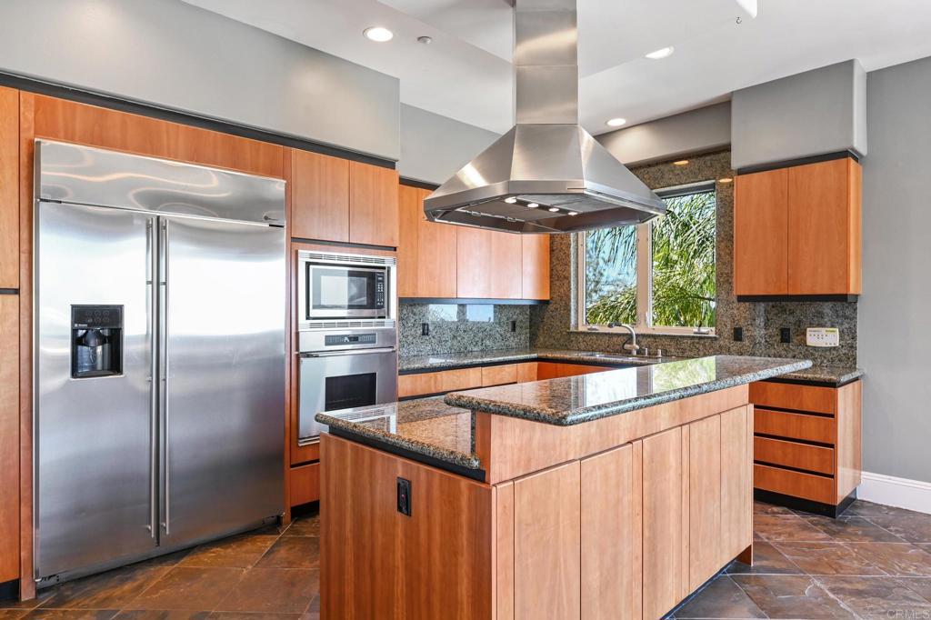 28521 Gladstone Court