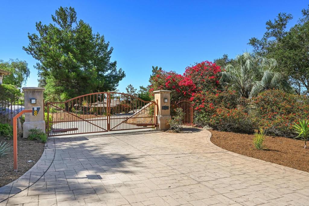 28521 Gladstone Court