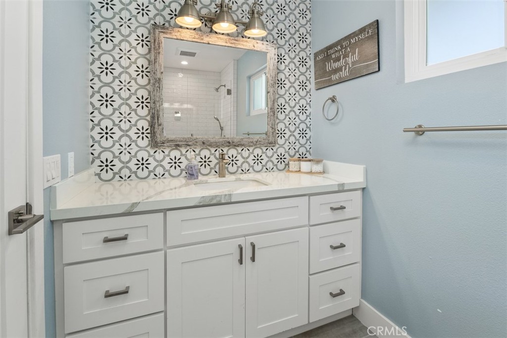 235 Avenida Lobeiro 117