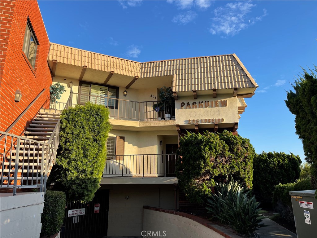 235 Avenida Lobeiro 117