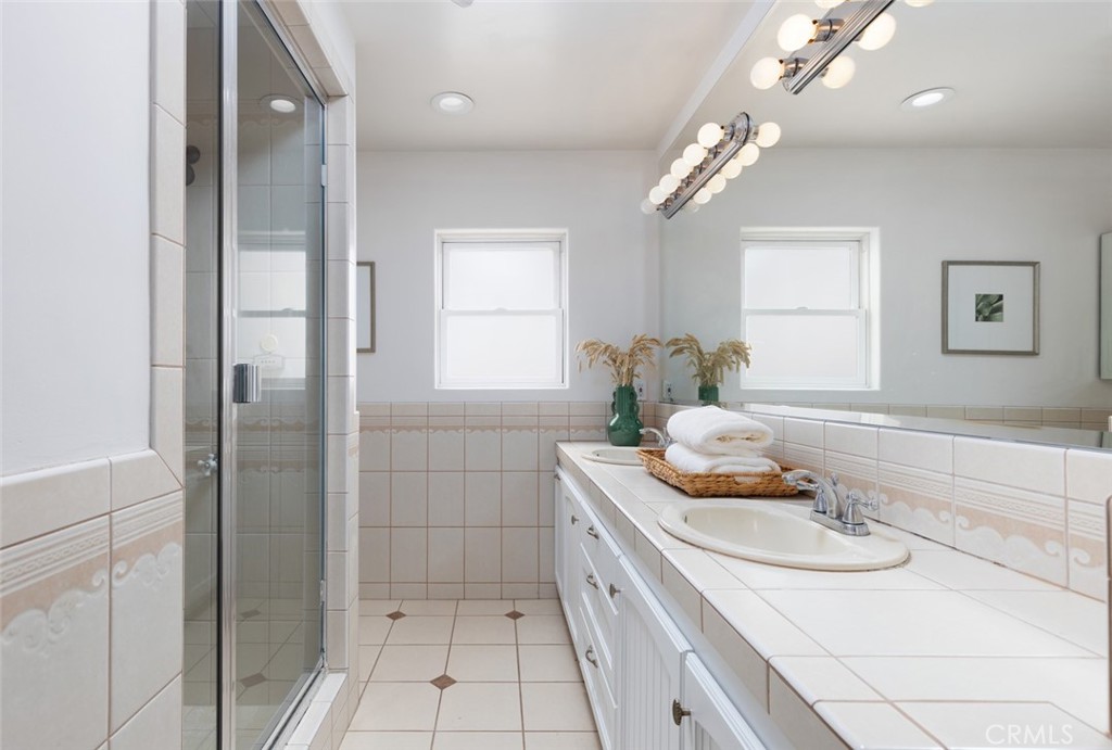 115 E Avenida De Los Lobos Marinos