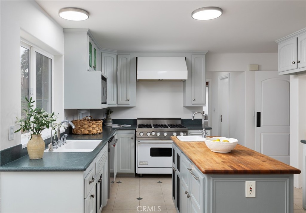 115 E Avenida De Los Lobos Marinos