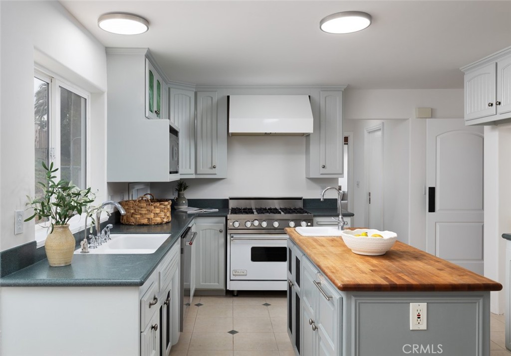 115 E Avenida De Los Lobos Marinos