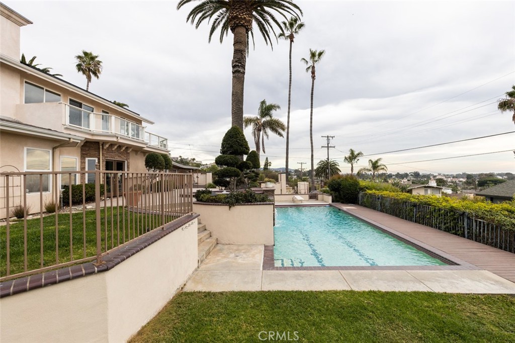 115 E Avenida De Los Lobos Marinos