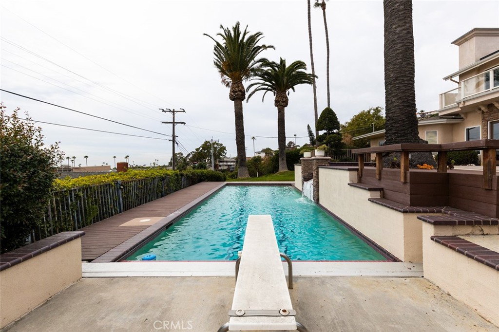 115 E Avenida De Los Lobos Marinos