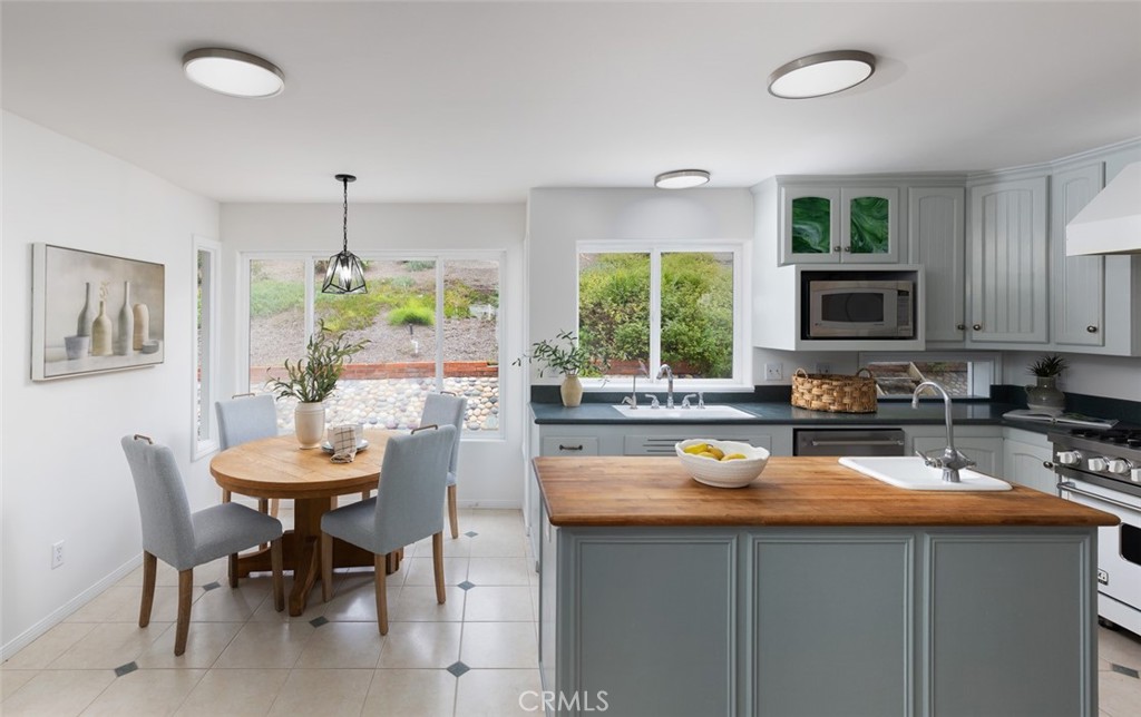 115 E Avenida De Los Lobos Marinos