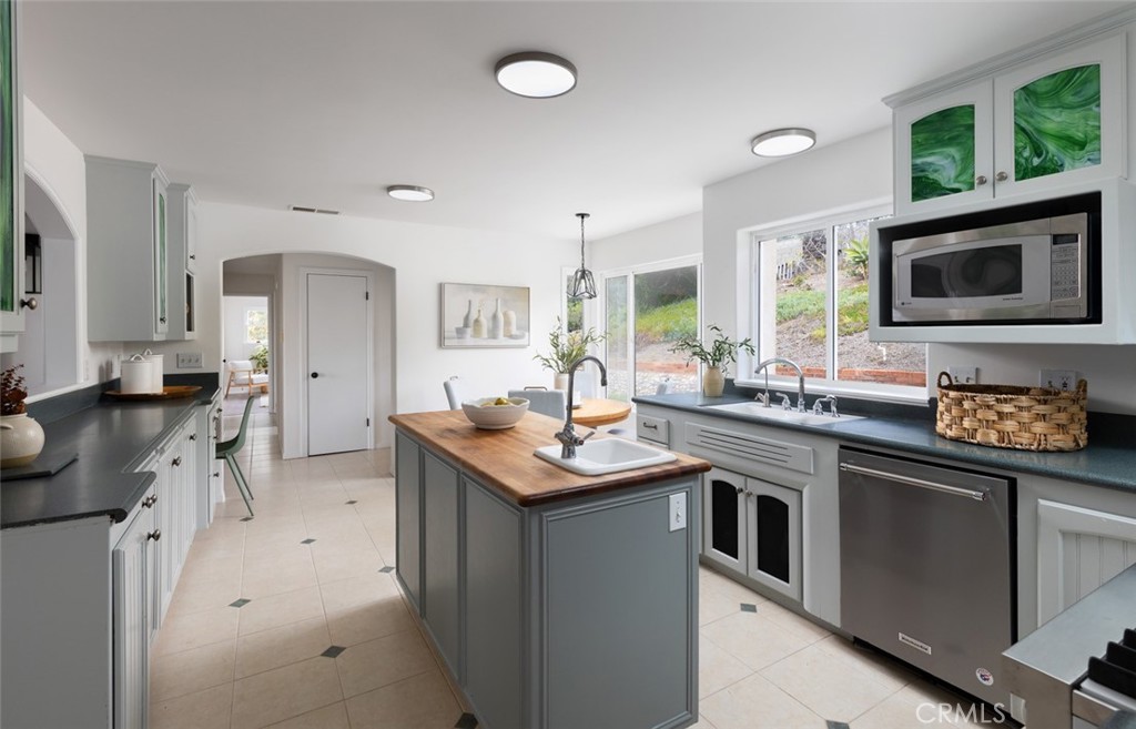 115 E Avenida De Los Lobos Marinos