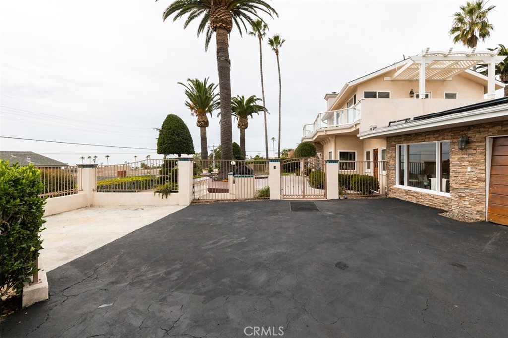 115 E Avenida De Los Lobos Marinos