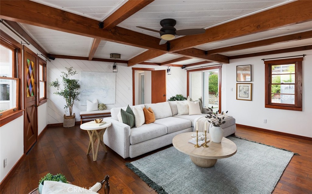 115 E Avenida De Los Lobos Marinos