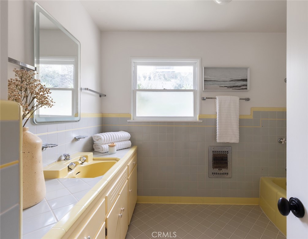 115 E Avenida De Los Lobos Marinos