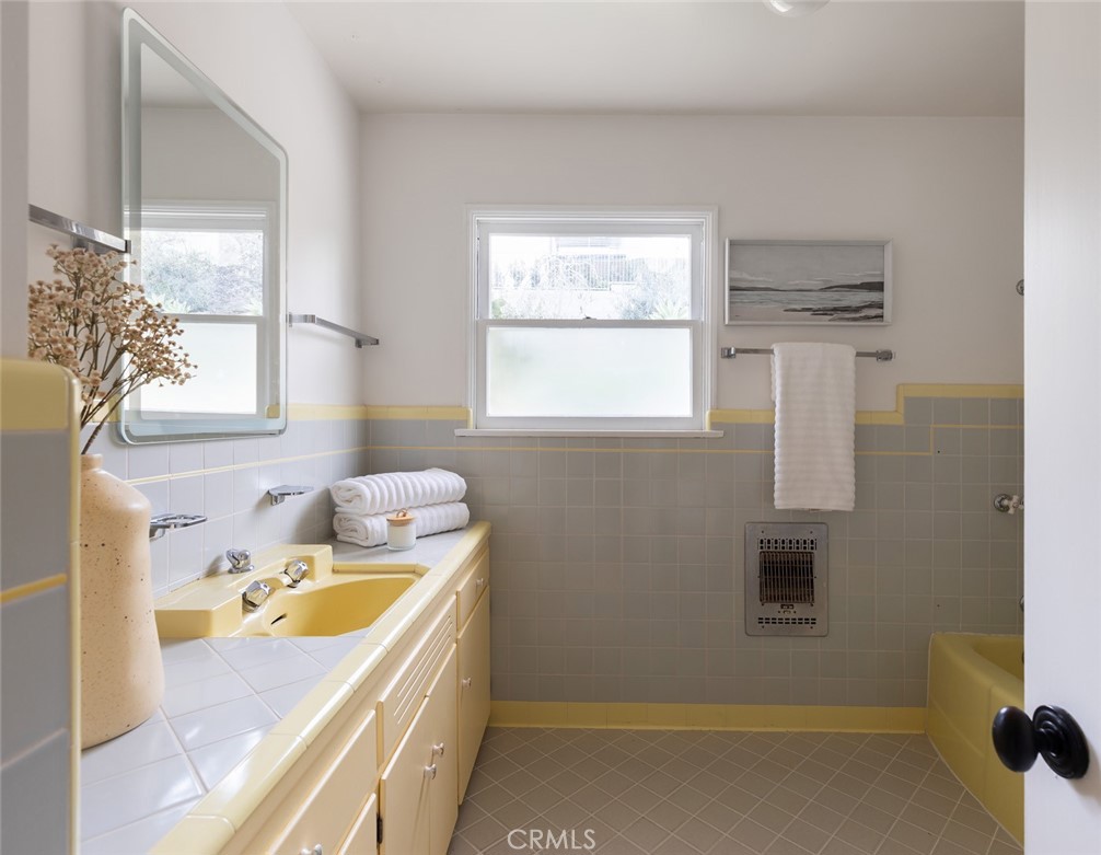 115 E Avenida De Los Lobos Marinos