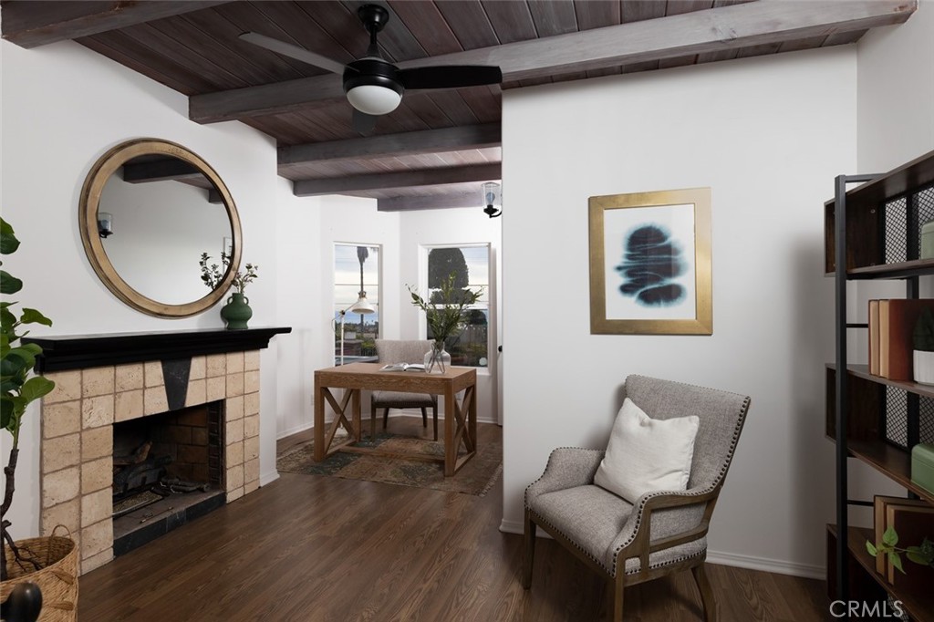 115 E Avenida De Los Lobos Marinos