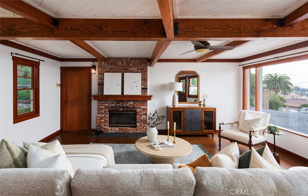 115 E Avenida De Los Lobos Marinos