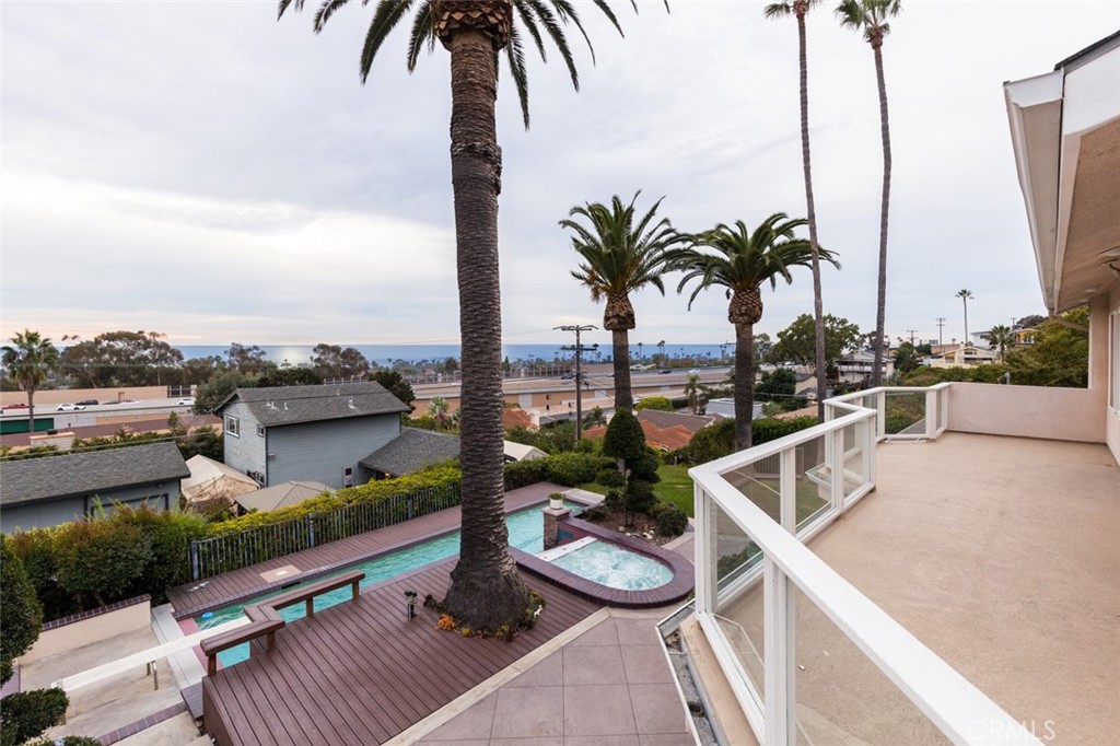 115 E Avenida De Los Lobos Marinos