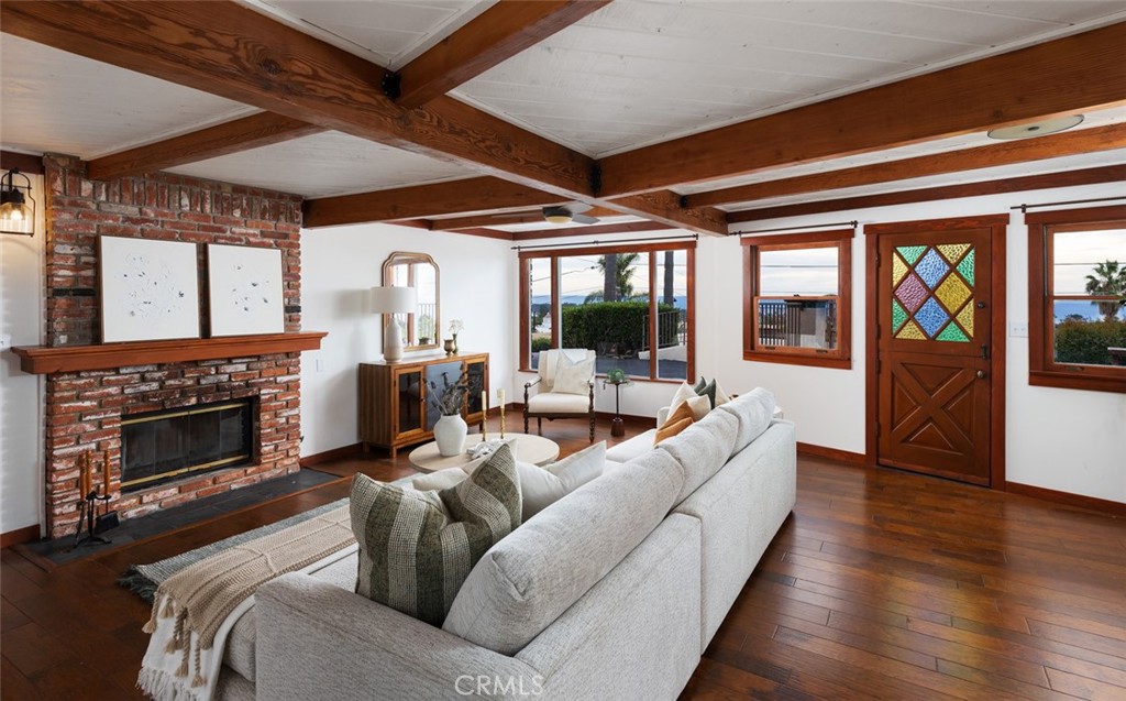 115 E Avenida De Los Lobos Marinos